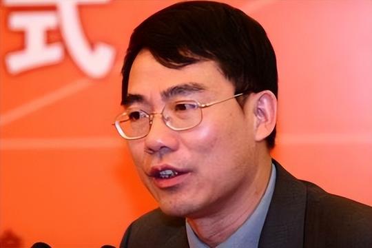 广西桂林人，靠互联网创业上胡润富豪榜身家60亿，曾是高考状元
