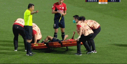 足球运动员受伤抬走视频的长尾关键词有哪些