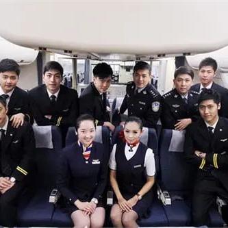 武汉市哪个中学有航空班
