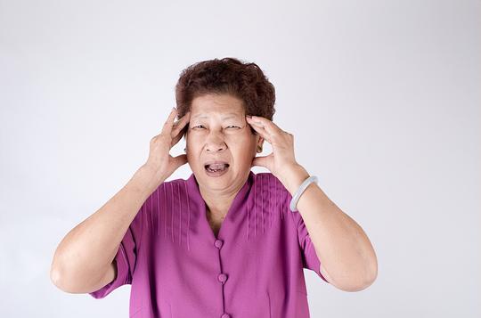 57岁退休女人哭诉：我退休金六千，每个月却一分钱都剩不下