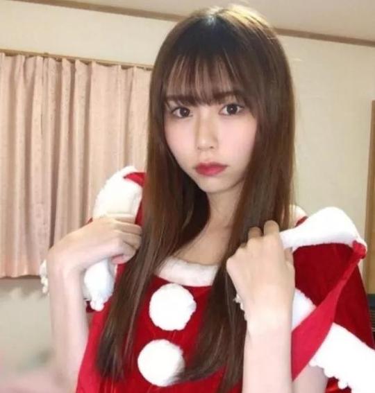 lol日本首位女性选手亮相长得太美了最冷门英雄重做可以钻地杀人