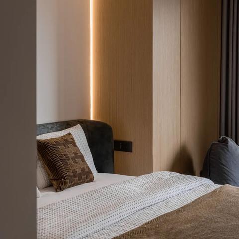 变色玻璃的用途及原理？