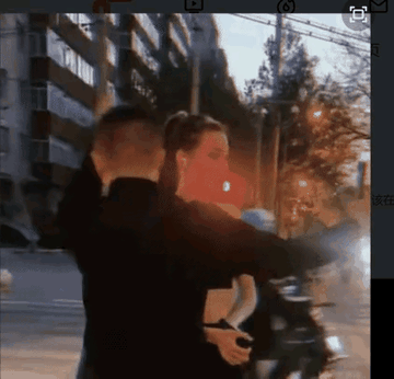 谷爱凌跑步被拦强行合影图片