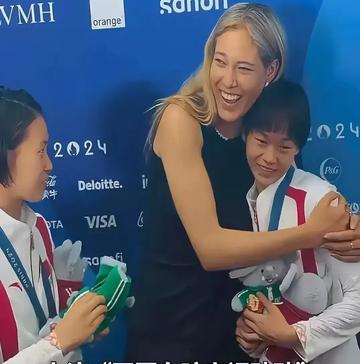 谷爱凌爱吃馅饼被CUE可爱图片