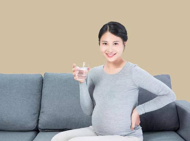 孕期不喝水和胎儿畸形有关系吗