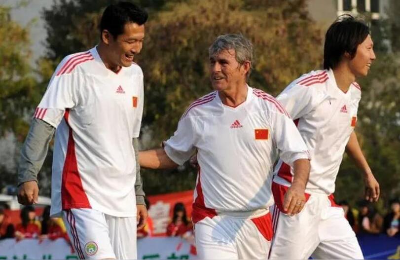 中国进世界杯教练是谁,2021年中国男足国家队新主教练?