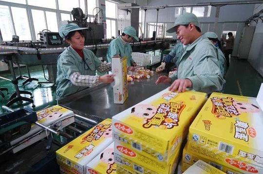 拿6亿多给员工发年终奖，平均一个员工拿2万，自己一年才花5万