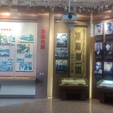 济南解放阁图片相关长尾关键词有哪些