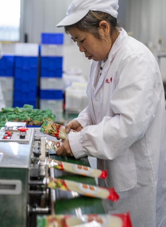匠心淬米粉“疫”线显担当——访江西龙胜食品董事长冯继添
