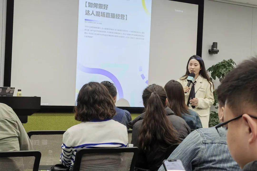 内蒙古 新闻
 （内蒙古新闻综合频道在线直播）