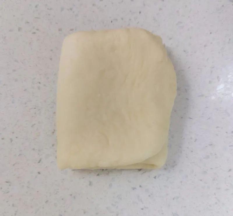 涂抹在面包上的奶油怎么做(做面包时啥时候加黄油)