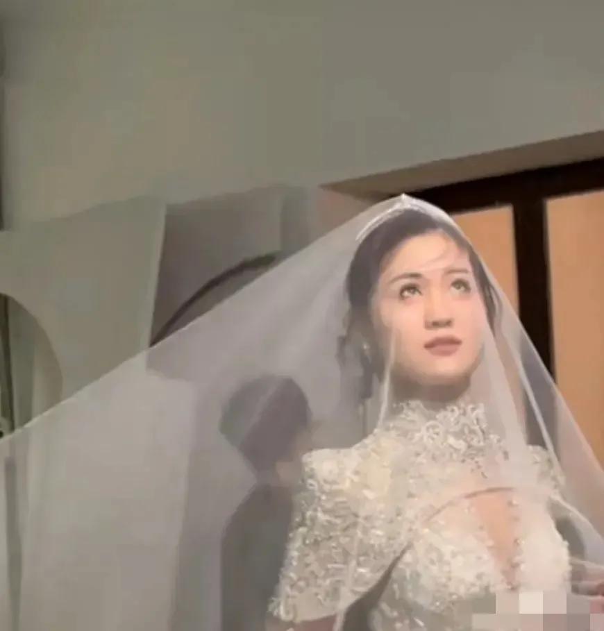 拍婚纱照得多少钱