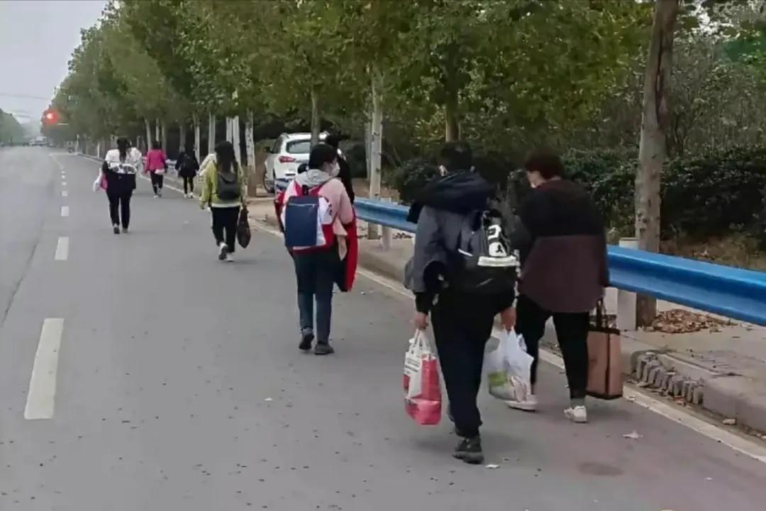 富士康留守员工:留下是为了全额工资
 ,富士康留守员工:留下是为了全额工资吗