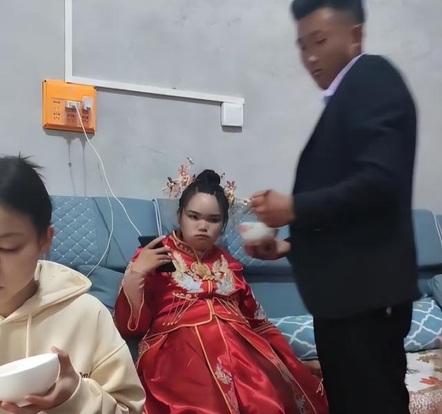 宝宝吃饭不配合的原因