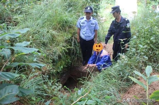 #拍案惊奇#挖自家祖坟的盗墓贼：“给人家挖不如我们自己挖。”