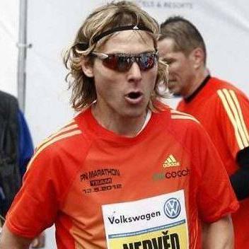 生肖男马44岁单身爱情运势(今年属马的男44岁财运怎么样)