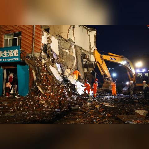 哈尔滨到伊春客车.几个小时？