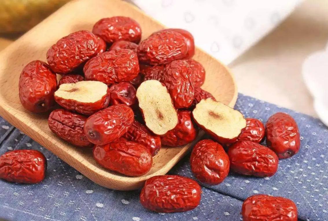 枣能做什么美食（青枣做成红枣的方法）