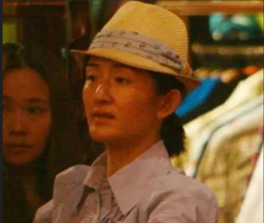 谢娜的困苦史：“富家女”变“负家女”，四进三出《快乐大本营》
