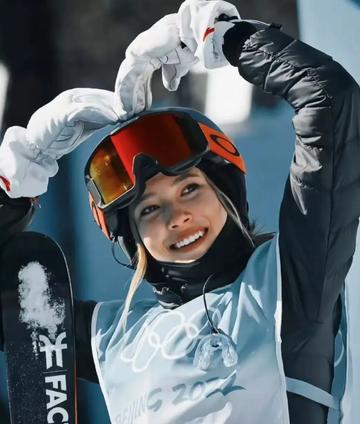 谷爱凌又做鬼脸了比赛现场图片