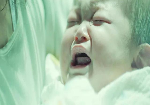 宝宝抱着就睡，放下就醒怎么办？如何纠正宝宝的睡眠习惯