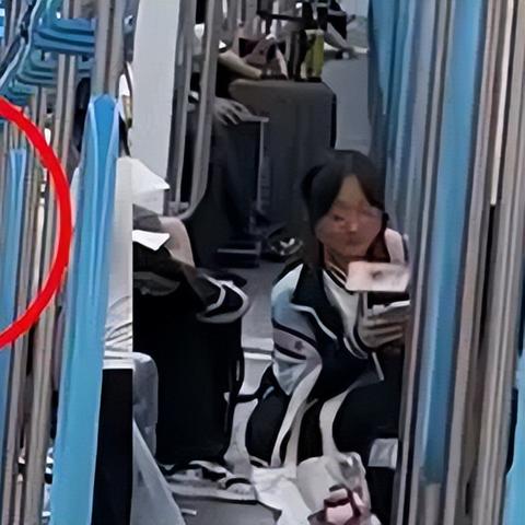 哈尔滨这次疫情扩散，两个医院是不是应该给传染病人赔款？赔多少合适？