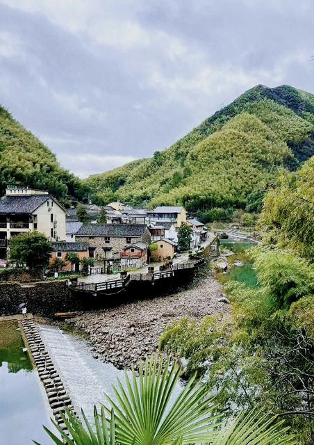 浙江绍兴神奇的隐世小城，位居百强县市91位，风光秀美适合宜居
