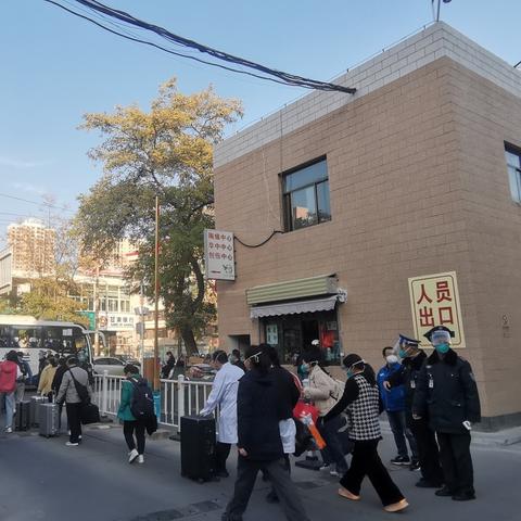 从兰州火车站到兰大二院坐地铁和打出租车哪个快？