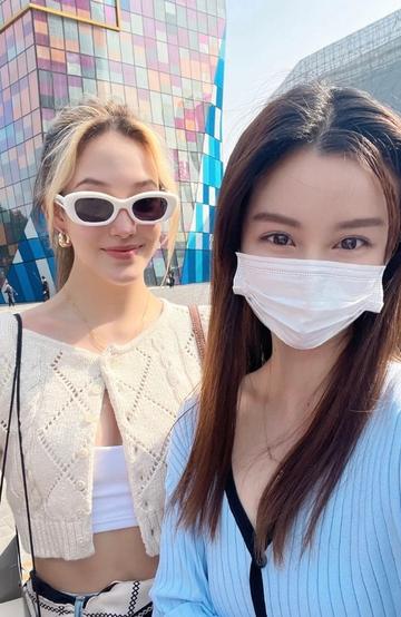 谷爱凌跑步被拦强行合影图片