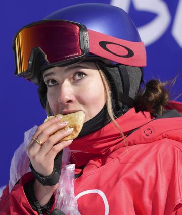 谷爱凌爱吃馅饼被CUE可爱图片