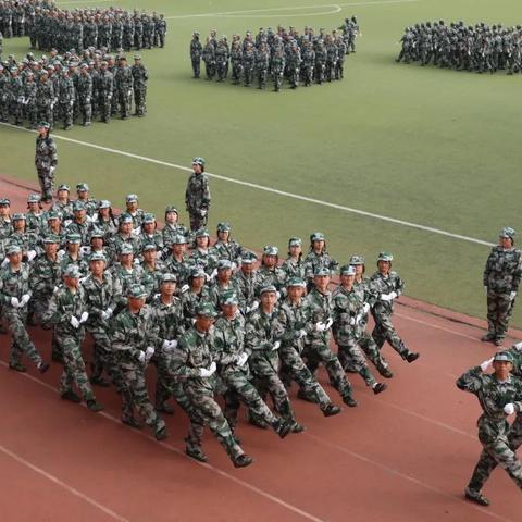 重庆大学军训累不的长尾关键词有哪些