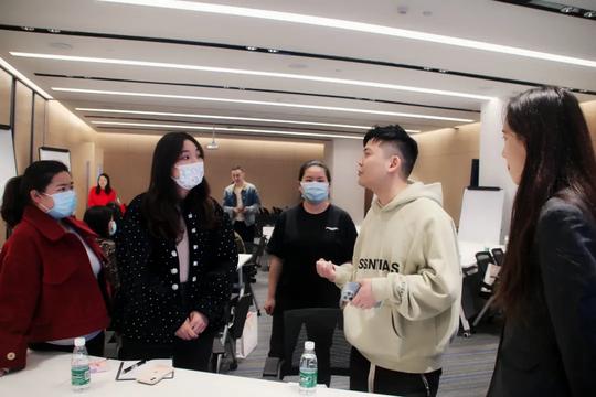 巾帼创业荟│发掘企业财富密码！临空港姐妹们现场直播带货找答案~