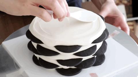 奶油怎么定型(斑斓蛋糕的家常做法)