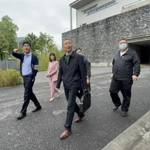 浙大城市学院位置在杭州东还是南？