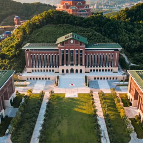 深圳大学在深圳的哪个区啊？