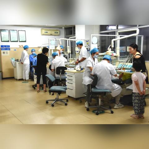 厦门矫正牙齿费用谁知道啊？请问谁知道？