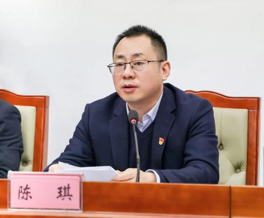 市委八届三次全体（扩大）会议召开