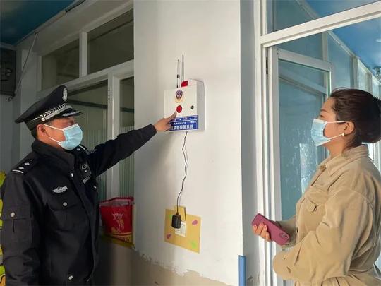 【优化法治化营商环境】民警蜀黍进幼儿园与萌娃话“安全”