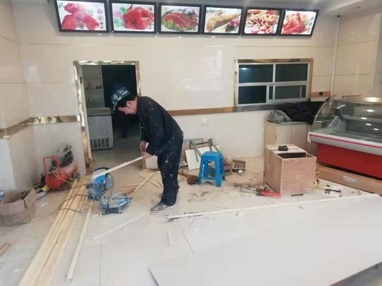 80后夫妻重新创业开店做熟食