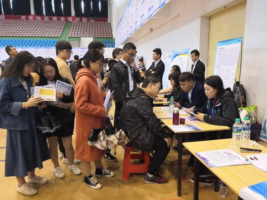 又一高薪职业招不到人，初中以上不求经验，但是胆小的人不适合