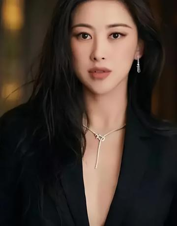 朱珠国外留学派对抽烟表情照片