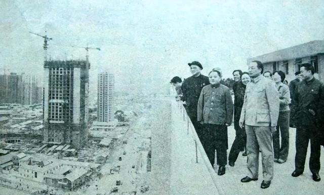 「卷都深圳」
