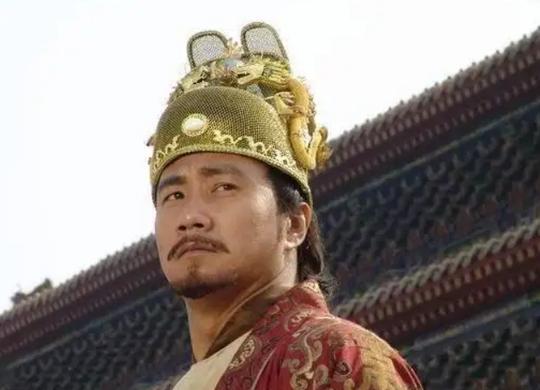 唐朝一地痞为父下葬，棺材却摆不正，道士：这是龙穴，30年后成真