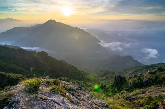 广东一冷门景区走红，不是白云山却胜似白云山，常年被云雾笼罩