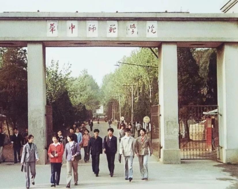 文学研究毕业论文答辩国内博士会供大于求吗