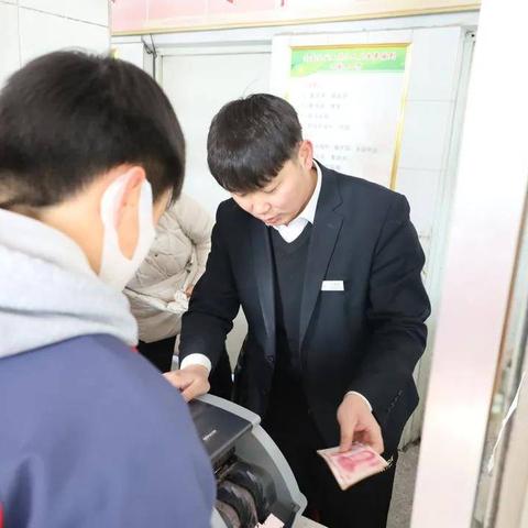 农行支行行长的基本工资会有多少？