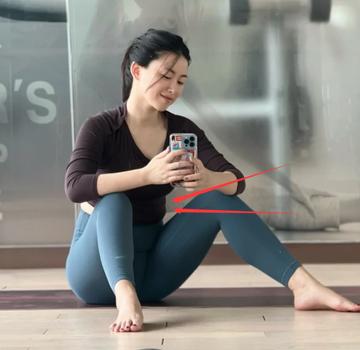  朱珠蝎子式跪姿