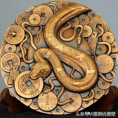 生肖蛇运势可信吗女性(属蛇的女生运势)