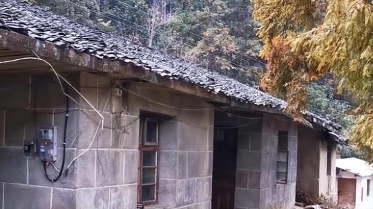 江西山顶的“无人村”，只剩下一位老人留下，60年前在这落户