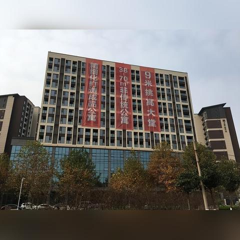 济宁哪个县离河南近啊